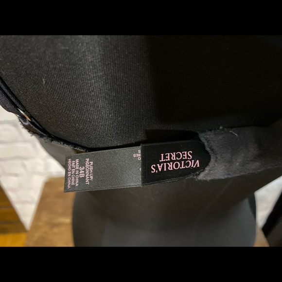 Victoria’s Secret 34B - Picture 6 of 7